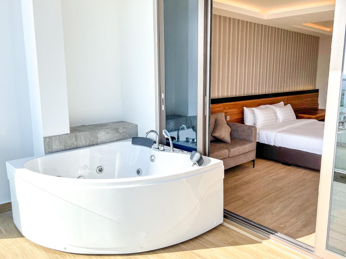 Triton Prestige Seaview And Spa Maafushi Exterior foto