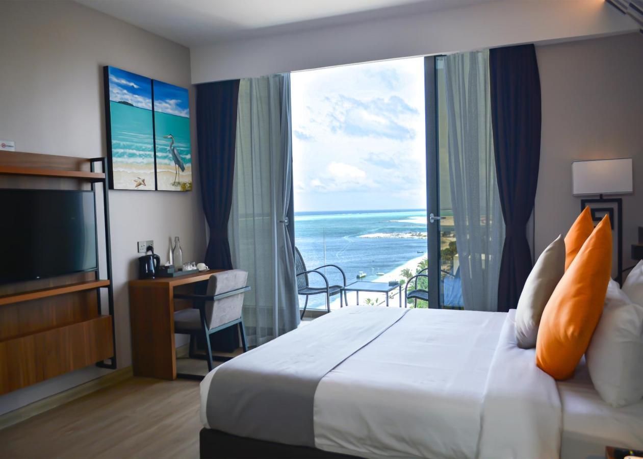 Triton Prestige Seaview And Spa Maafushi Exterior foto