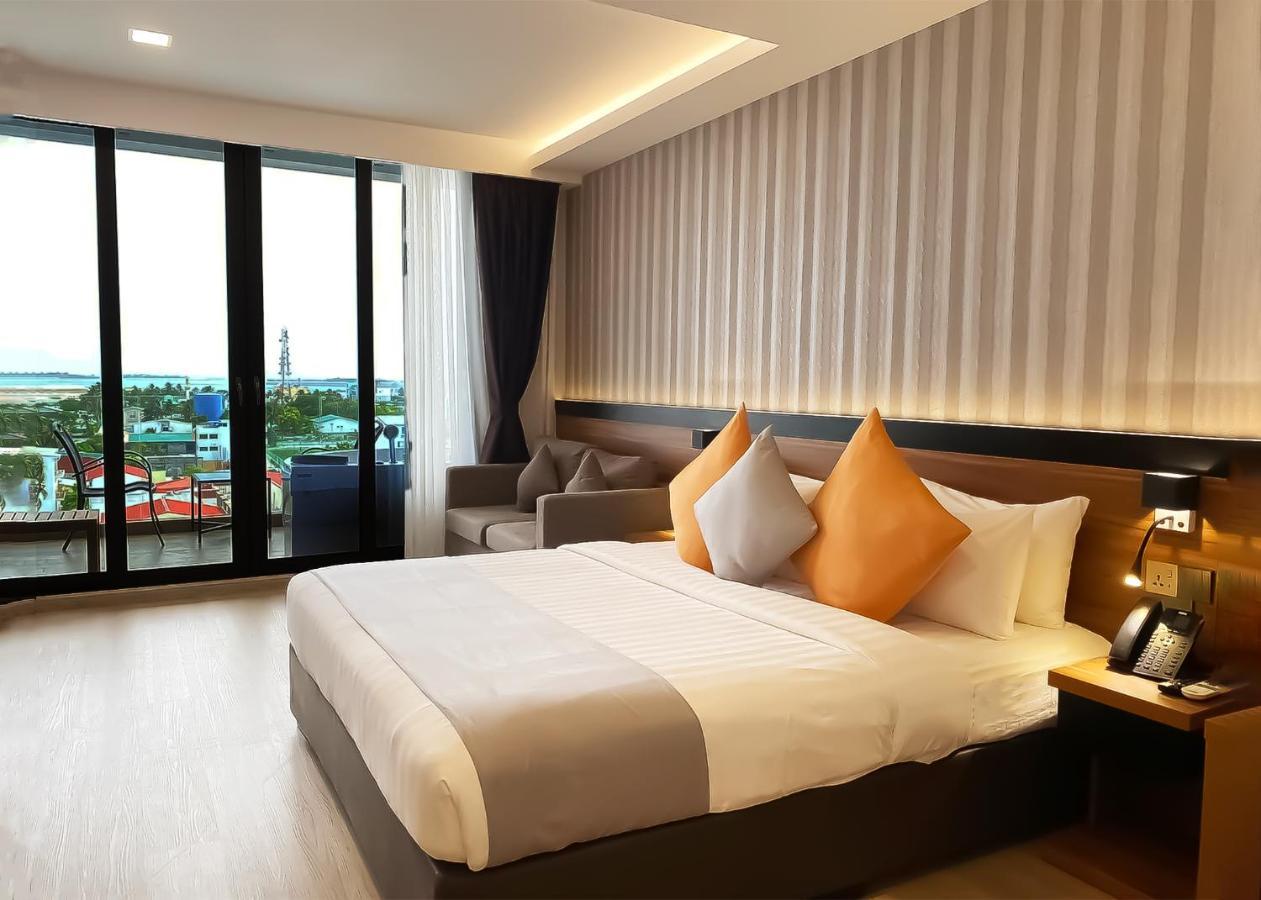 Triton Prestige Seaview And Spa Maafushi Exterior foto