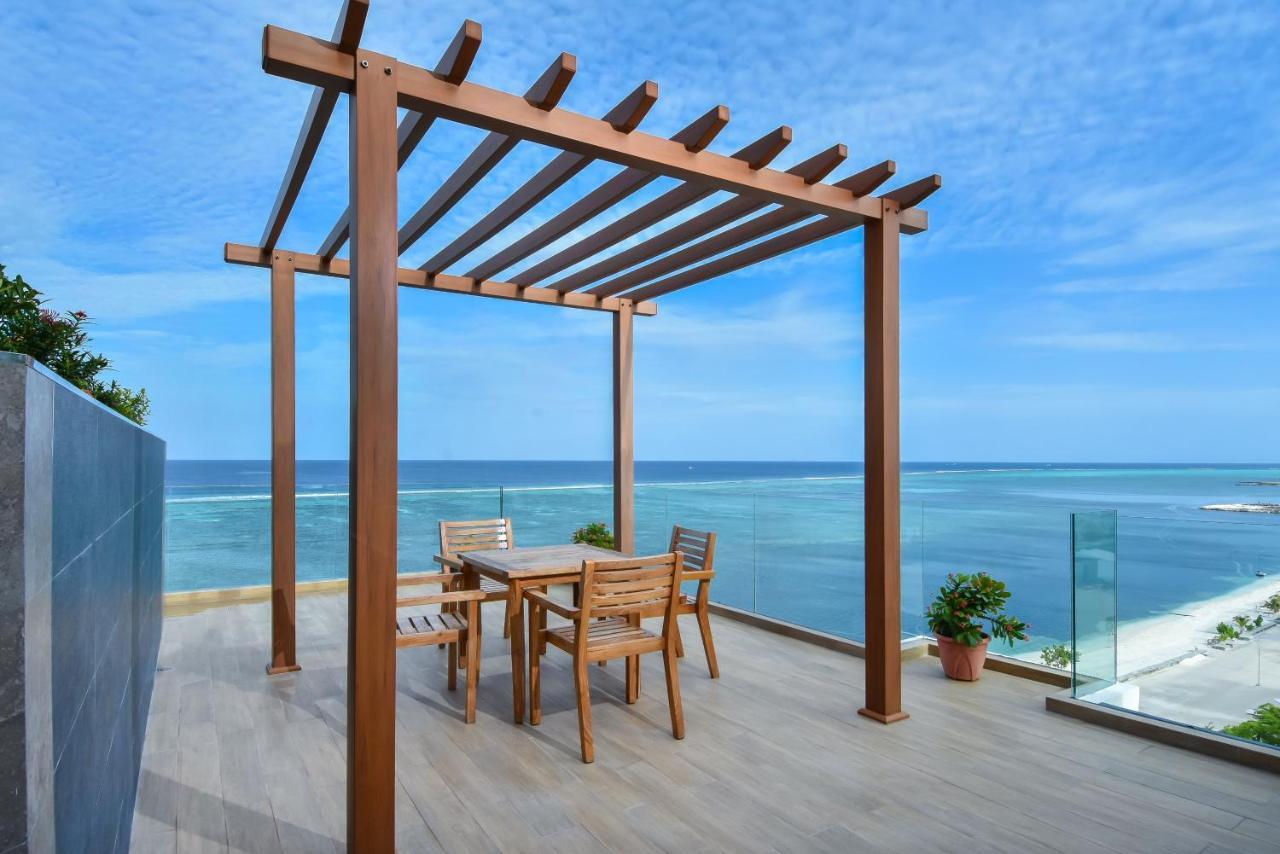 Triton Prestige Seaview And Spa Maafushi Exterior foto